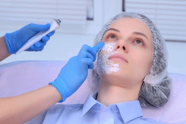 Why Everyone Is Using Numbing Cream Before Cosmetic Procedures